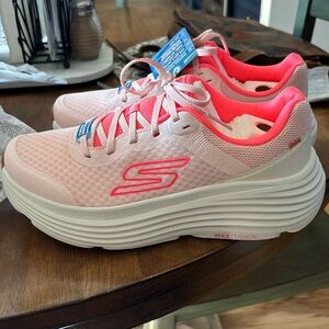 Skechers max cushioning endeavors